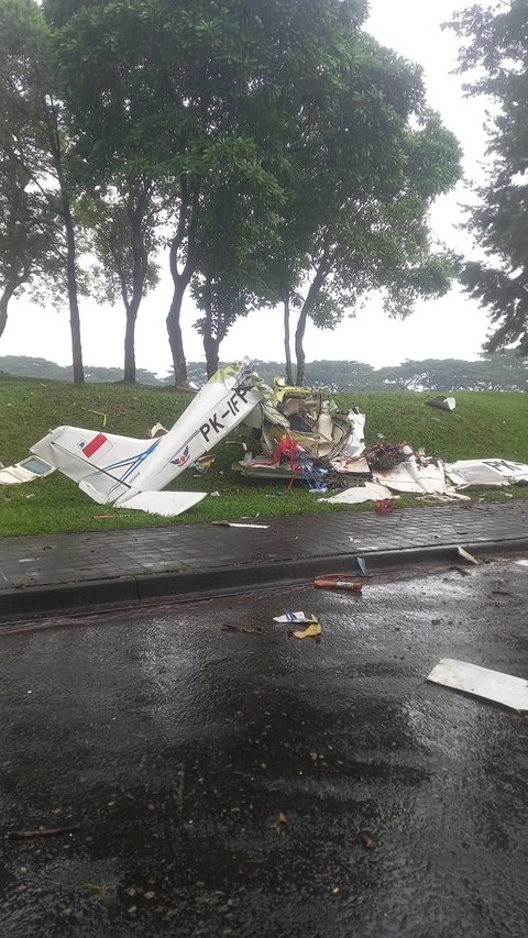 KNKT Evakuasi Puing Pesawat PK-IFP yang Jatuh di BSD ke Pondok Cabe