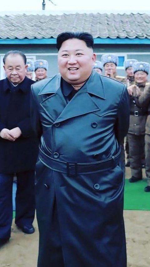 Kim Jong Un Bans Leather Coats, So Citizens Can't Copying His Look