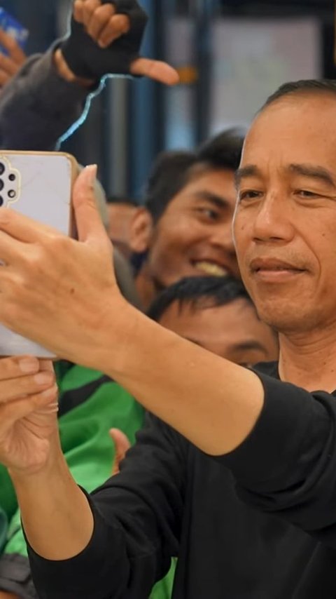 VIDEO: Jokowi Nongkrong di Mal Lombok Bareng Menteri, Warga Jerit & Nangis Berebut Foto