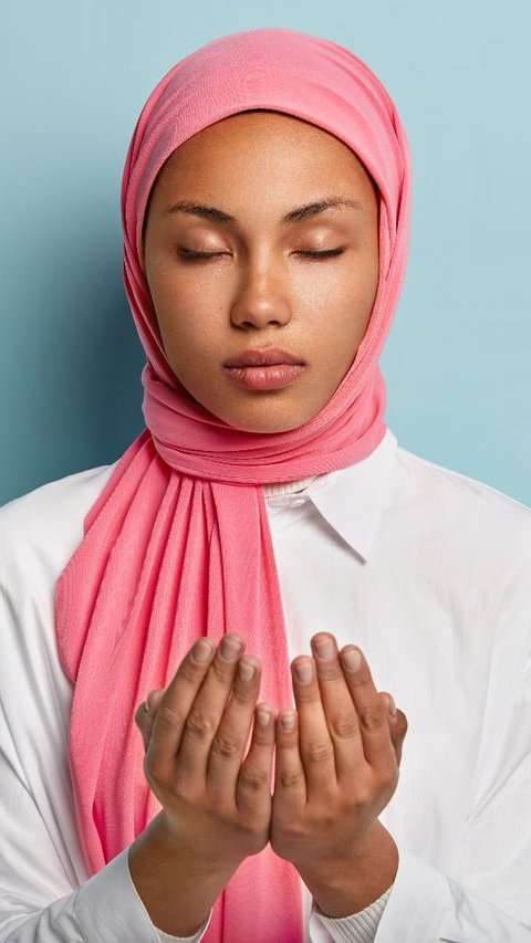 Kumpulan Doa Memikat Pria Melalui Fotonya Secara Islam Beserta Waktu Bermunajatnya