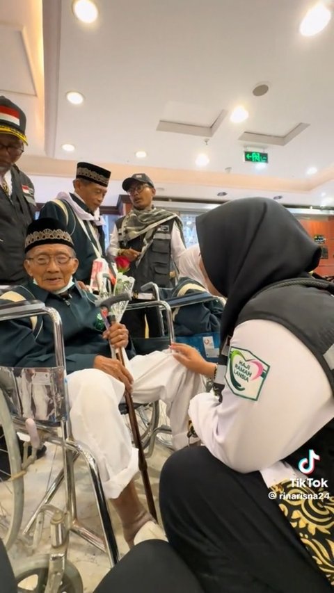 Momen Mbah Hardjo Jemaah Haji Tertua Indonesia yang Berusia 110 Tahun Tiba di Madinah, Penuh Semangat