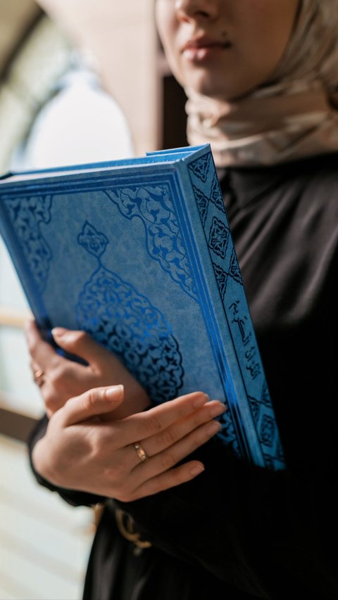 7 Manfaat Mengaji Al-Quran saat Hamil, Anak Jadi Lebih Kreatif dan Mudah Menghafal