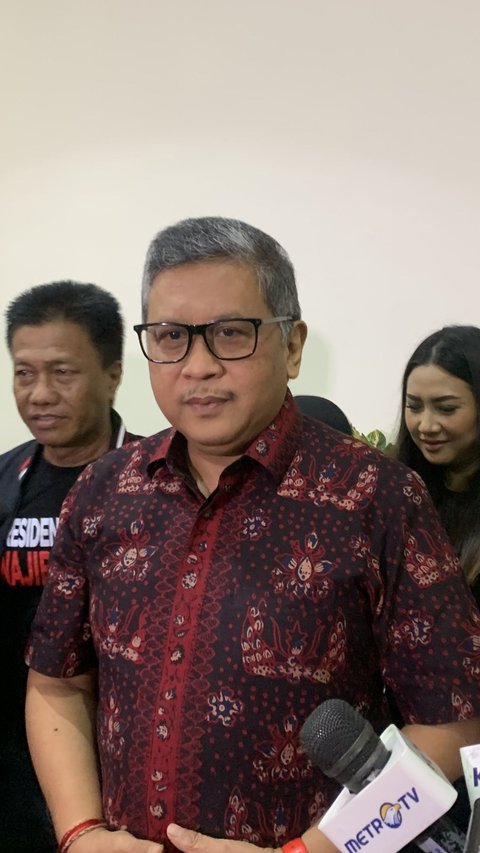 VIDEO: Hasto PDIP Puji Hobi Rocky, Tak Ada Jalan Pintas Undang Bapaknya yang Presiden