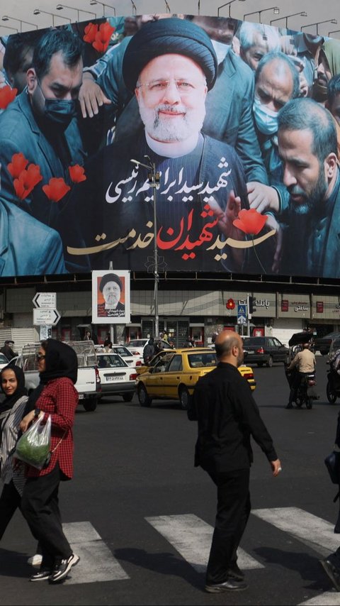 FOTO: Berkabung, Begini Suasana Ibu Kota Iran Dipenuhi Baliho untuk Mengenang Presiden Ebrahim Raisi