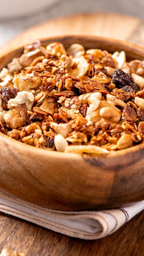 Easy Way to Make Homemade Granola, Healthier and Budget-Friendly