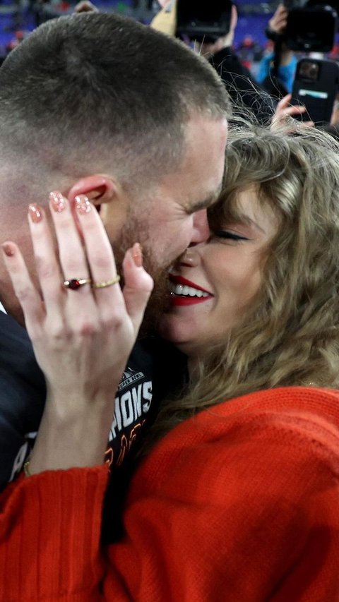 12 Taylor Swift's Boyfriends Over The Years and The Songs She's Written About
