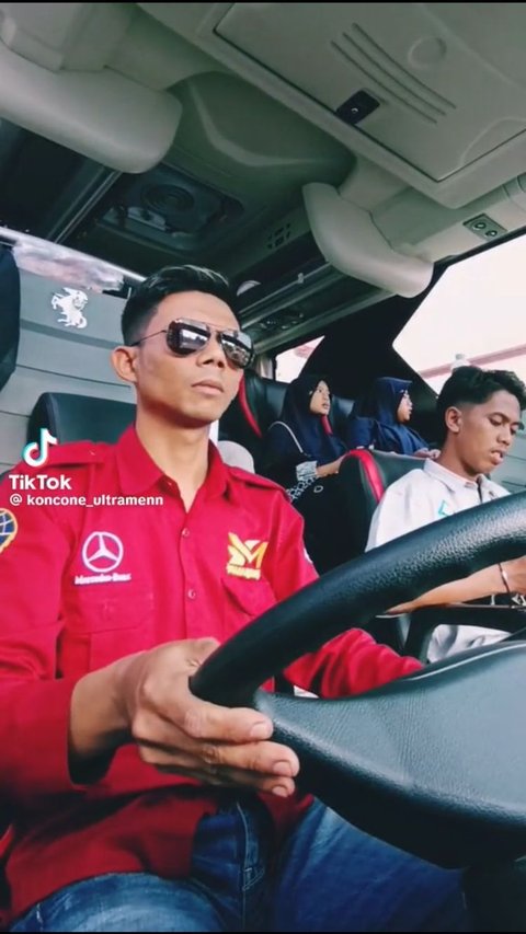 Driver Bus Unggah Momen Bawa Penumpang SMP Studytour, Kompak Hafal dan Lantunkan Dzikir Al Matsurat di Perjalanan