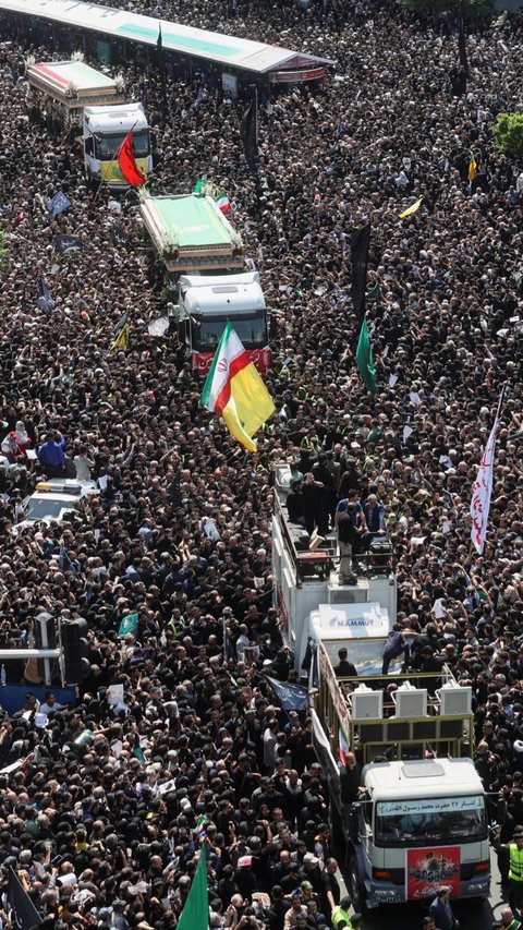 FOTO: Penampakan Jutaan Warga Sambut Jenazah Presiden Iran Ebrahim Raisi di Teheran