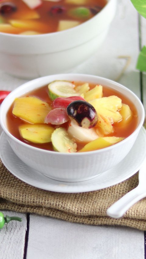 Recipe for Refreshing Sweet and Sour Fruit Salad