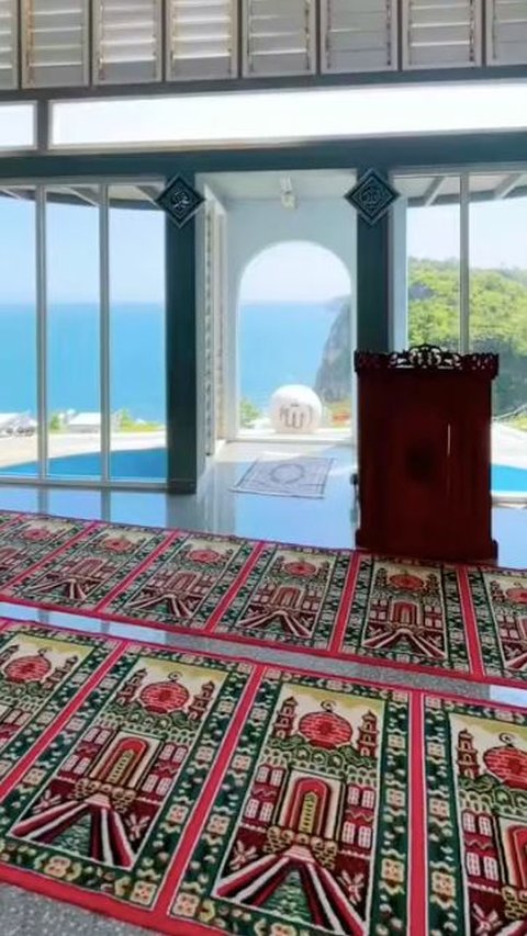 Begini Rasanya Sholat di Mushola Terindah di Pulau Jawa, Viewnya 'Surga' Banget