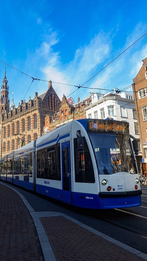 FOTO: Menjelajahi Amsterdam dengan Transportasi Trem yang Ikonik