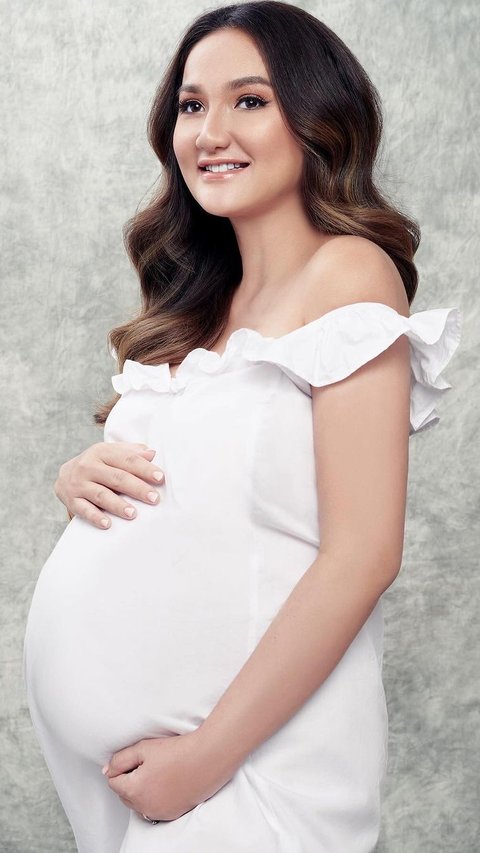 Having Beautiful Looks, These Artists Are Actually Cheated on While Pregnant