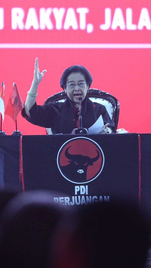 FOTO: Pidato Emosional Megawati di Rakernas V PDIP, Teteskan Air Mata hingga Tegas Siap Jadi Provokator