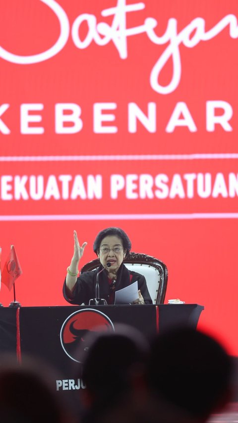 VIDEO: Pidato Emosional Megawati Nangis Gebrak Meja 