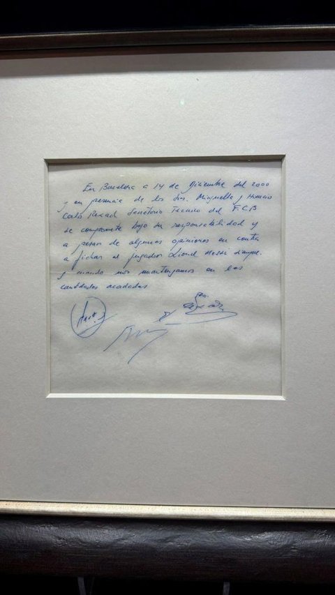 Messi's 'Contract Napkin' Sold With Amazing Price at Auction