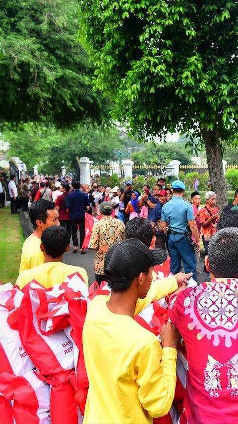 Cerita Turis Ketiban Rezeki Nomplok, Nongkrong di Gedung Agung Yogyakarta Dapat Sembako dari Jokowi