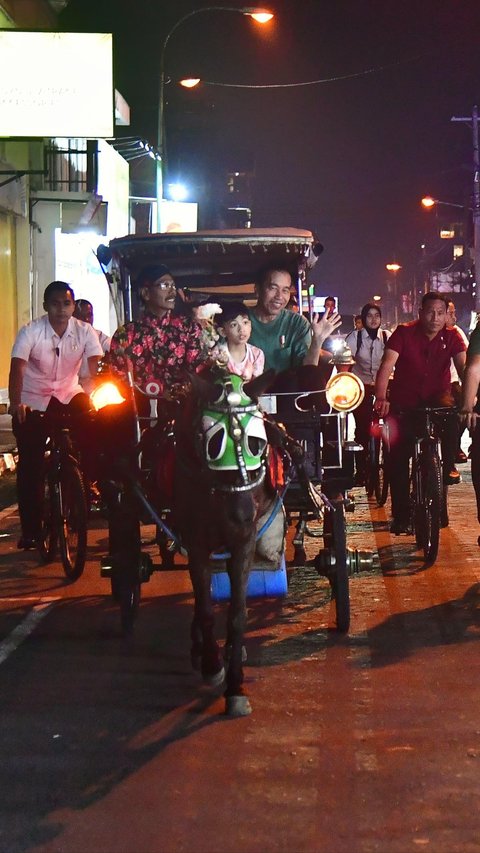 Libur Panjang Waisak, Jokowi Ajak Cucu Keliling Malioboro Naik Andong