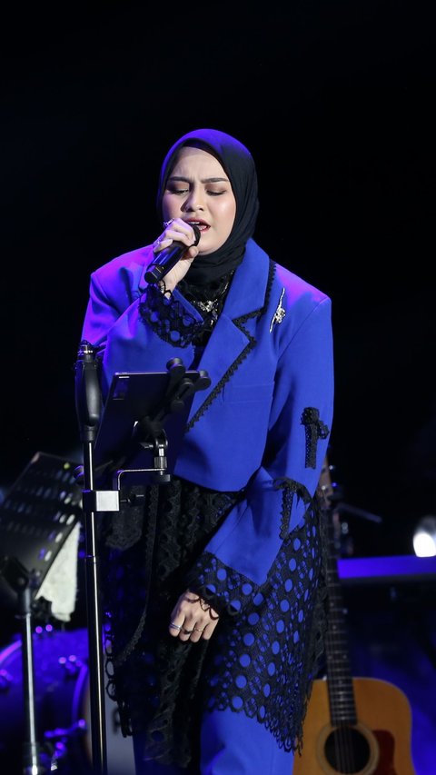 Surprise Salma Salsabil Performs Her Latest Song 'Boleh Juga' on the Stage of Java Jazz Festival 2024
