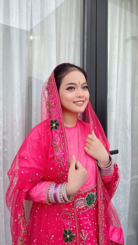 Cantiknya Putri Isnari Tampil Dalam Balutan Kain Sari India, Pecinta Bollywood Garis Keras