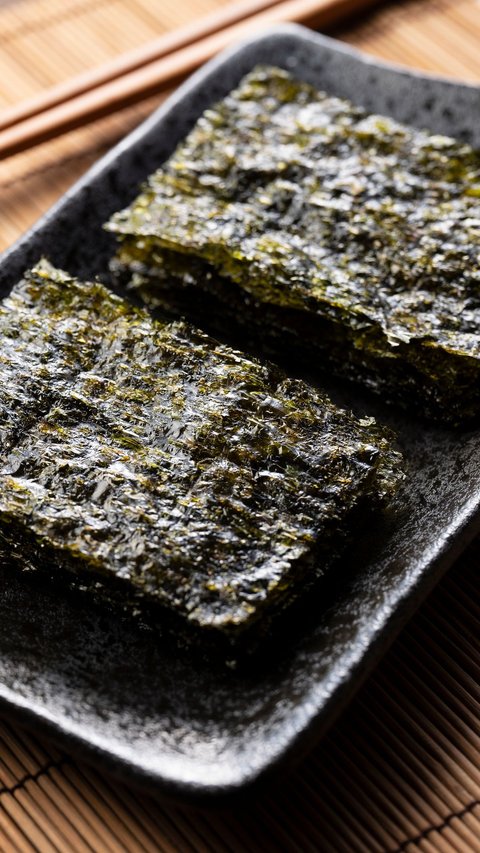 Making Savory Seaweed Snacks at Home with 6 Ingredients