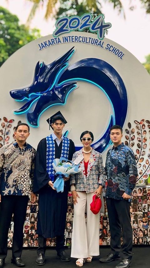 Potret Marco Putra Ganteng Diah Permatasari Wisuda SMA, Sudah Dapat Beasiswa di Amerika