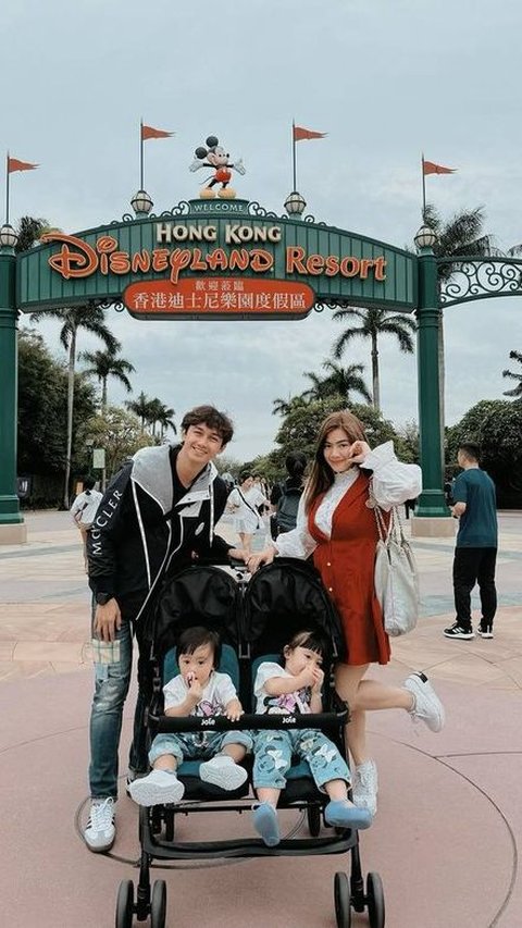 Ajak Anak ke Disneyland, Berikut Ini 8 Potret Felicya Angelista dan Caesar Hito Liburan ke Hongkong