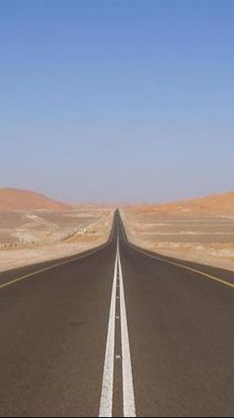 This is the Longest Straight Road in the World, Over 239 Km Dividing the Desert
