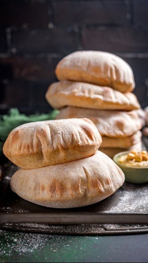 Classic Pita Bread Recipe: How to Make the Classic Middle Eastern Bread at Home