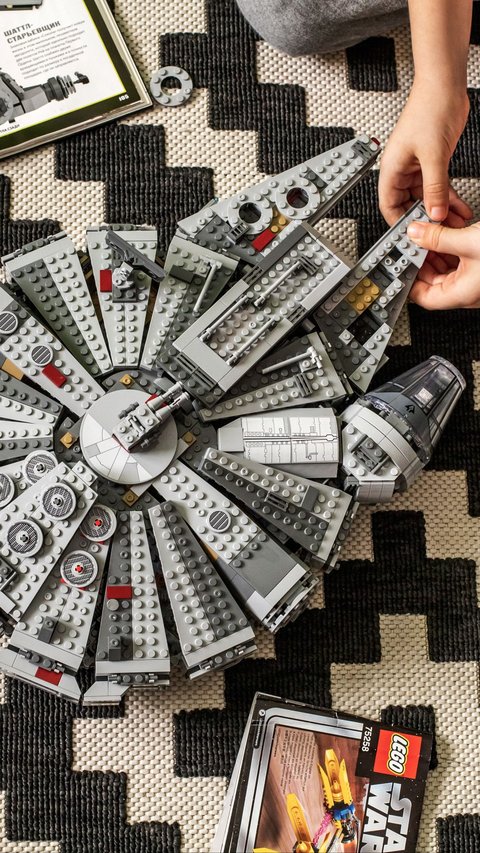 Celebrating 25 Years of LEGO Star Wars in Galactic Fun, Lots of Cool New Collections
