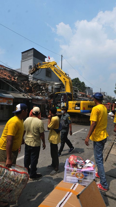 FOTO: PN Jakarta Barat Eksekusi Lahan di Mangga Besar, Rumah-Rumah Dikosongkan Paksa dan Dirobohkan