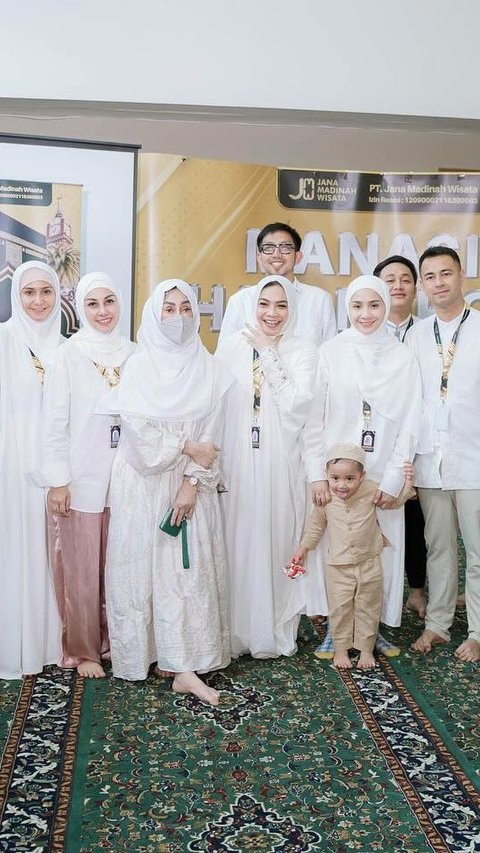 Bikin Pangling! Foto-foto Nisya Ahmad Tampil Berhijab saat Kegiatan Manasik Haji, Akan Menunaikan Haji Furoda Bersama Keluarga Besar