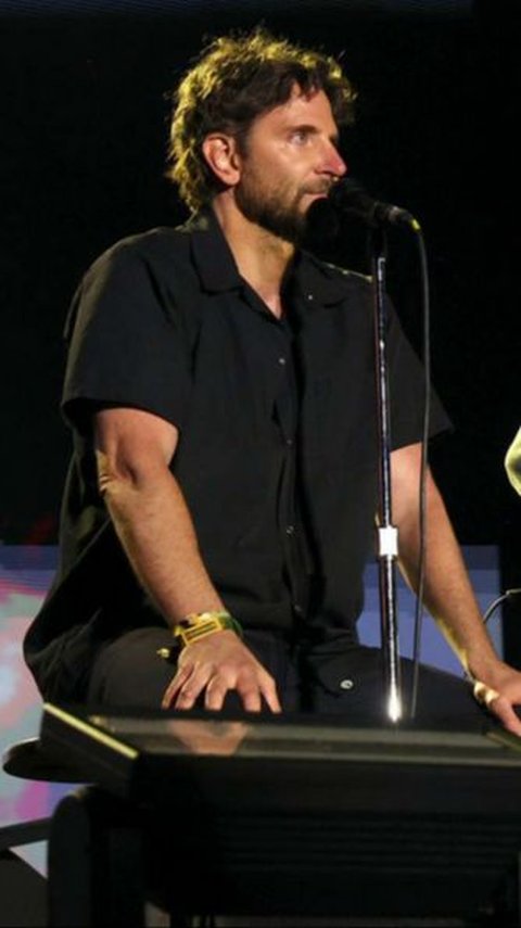 Bradley Cooper Surprises BottleRock Napa Valley with Pearl Jam