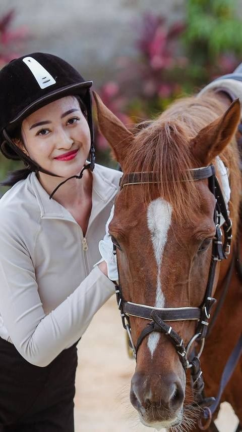 Potret Puteri Modiyanti 'Anak' Tommy Soeharto yang Cantik dan Jago Berkuda