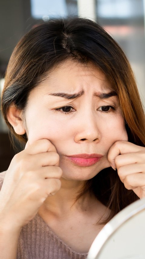 Sharper Cheeks, Sleep Before 10 PM and Avoid Flour