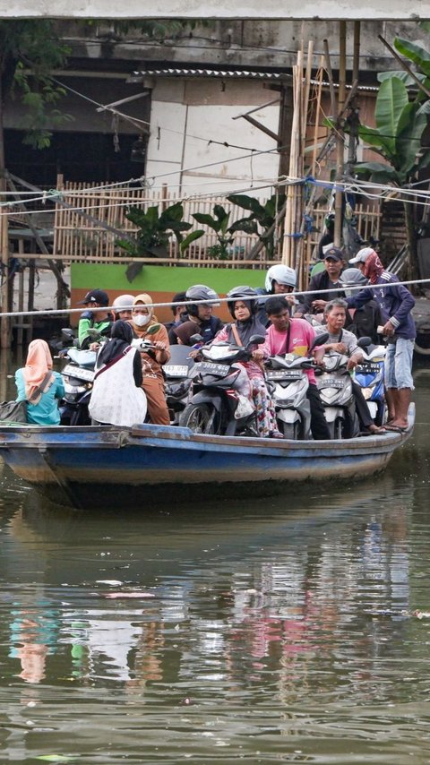 FOTO: Potret Perahu Eretan yang Masih Bertahan di Tengah Era Modern Ibu Kota