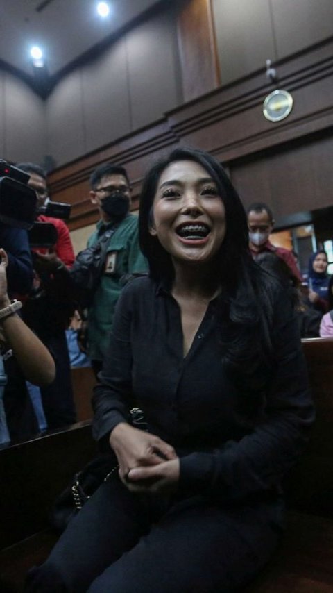 FOTO: Bersaksi di Sidang SYL, Pedangdut Nayunda Nabila Nizrinah Blak-Blakan dan Tertawa Dicecar Soal Gaji Jutaan Rupiah Sebagai Staf Honorer