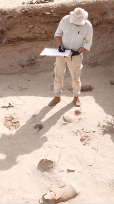 Arkeolog Temukan Gulungan Papirus di Kuburan Hewan, Berisi Daftar Perwira Romawi yang Dikirim Perang ke Mesir