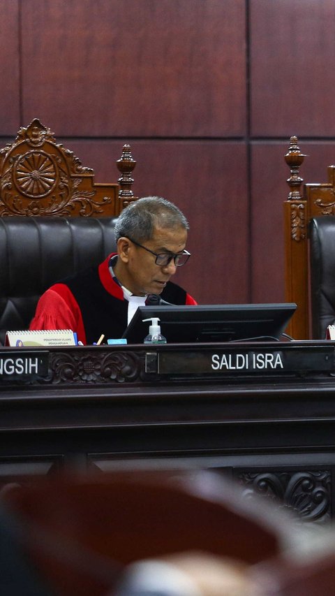 VIDEO: Momen Sidang MK! Hakim Saldi Isra Sindir Pengacara Caleg Selalu Bilang Siap, Seperti Latihan Tentara