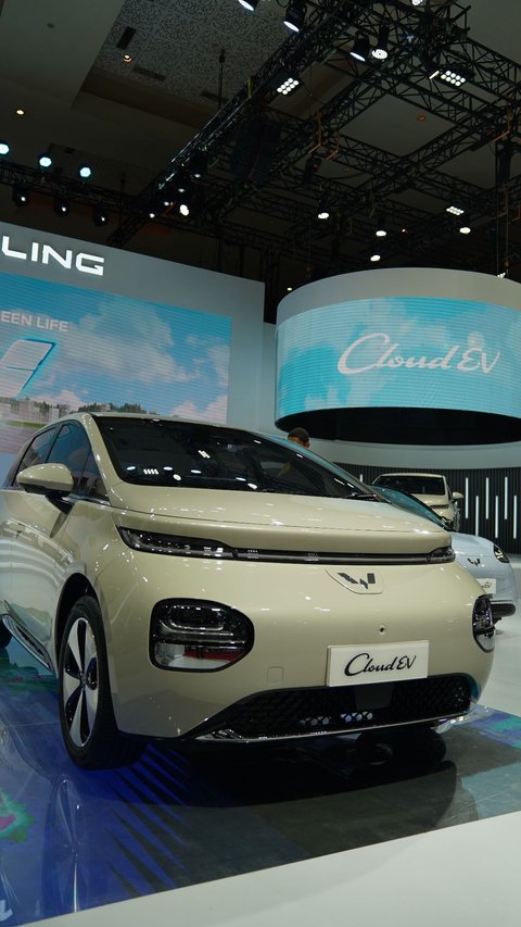 Wuling Showcases the Sophistication of the Cloud EV Electric Car, Equipped with a Sofa in the Cabin