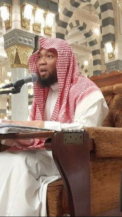 The Figure of Ariful Bahri, the Only Indonesian Ustaz in Masjid Nabawi, Flood Congregation Study