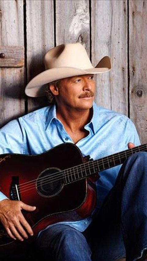 Alan Jackson Announces 'Last Call: One More For the Road' Tour Dates