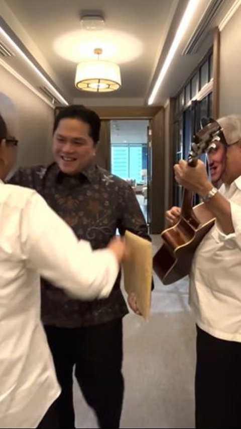 VIDEO: Pak Bas Beri Kejutan, Bertopeng Gitaran Sampai Buat Erick Thohir Mau Nangis