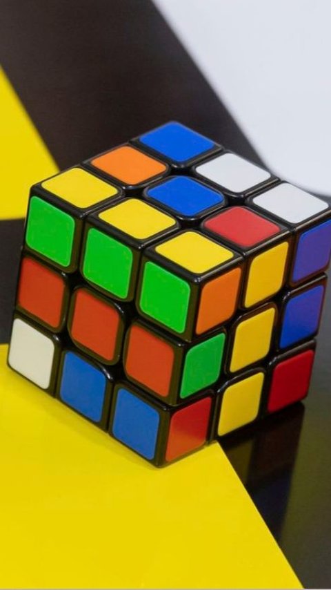 8 Dazzling Facts About the Rubik's Cube
