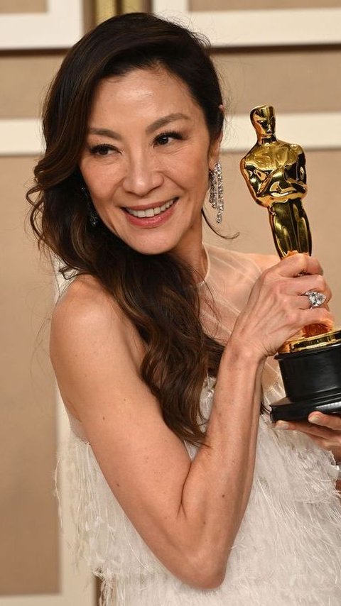 Michelle Yeoh Receive 'Presidential Medal of Freedom'. What Is That?