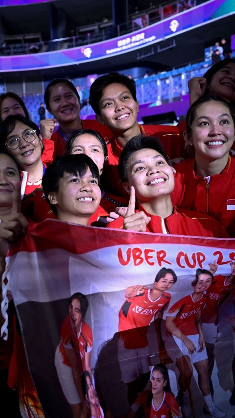 Foto: Singkirkan Korea Selatan, Tim Indonesia Rayakan Kesuksesan Sapu Bersih dan Melaju ke Babak Final Piala Uber 2024