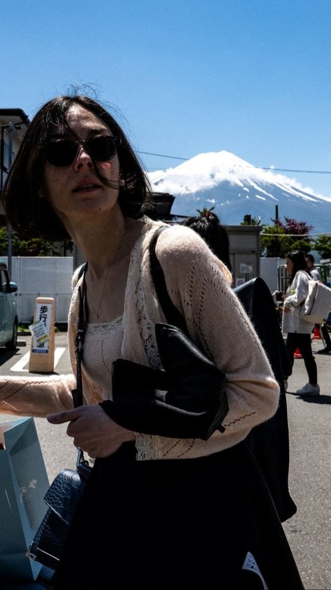 FOTO: Gara-Gara Perilaku Buruk Wisatawan, Jepang Mau Pasang Penghalang Raksasa Pemandangan Gunung Fuji