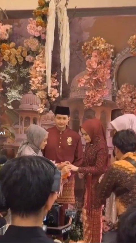 Resmi Lamaran, Ini Sosok Dea Sahirah Calon Istri Chand Kelvin