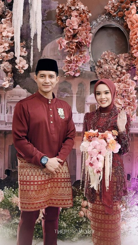 8 Moments of Chand Kelvin and Dea Sahirah's Engagement, All in Red!