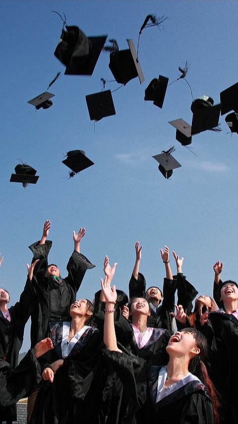 Funny Quotes for Graduates: Hilarious Words to Celebrate Your Achievements