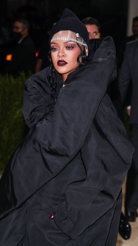 Rihanna Reportedly Cancels Attending the 2024 Met Gala Due to Flu